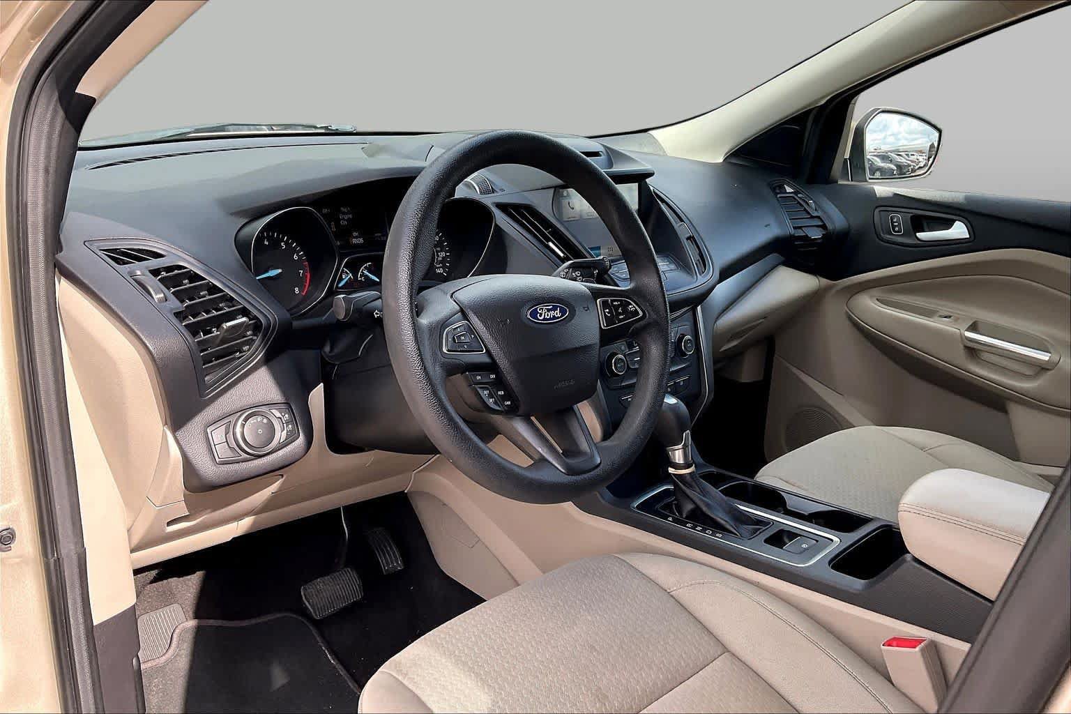Used 2017 Ford Escape SE w/ Equipment Group 201A FWD image 17