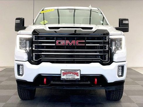Used 2022 GMC Sierra 2500 AT4 image 2