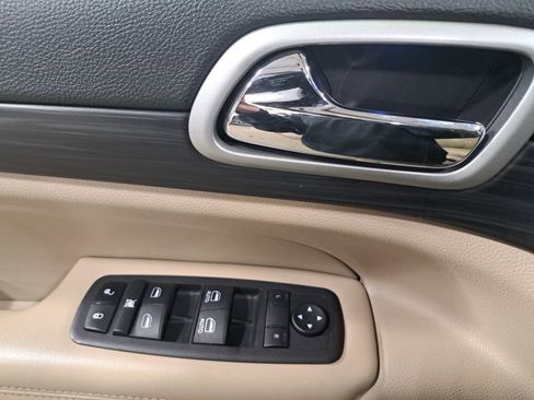 Certified 2022 Jeep Grand Cherokee Laredo E image 28