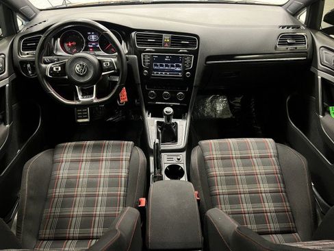 Used 2017 Volkswagen Golf S image 18