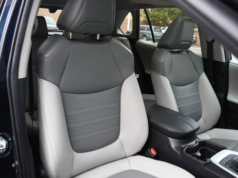 Used 2020 Toyota RAV4 Limited image 27