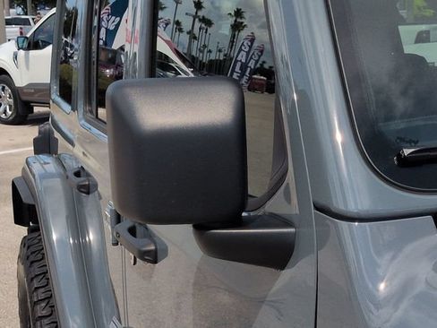 Used 2025 Jeep Wrangler Unlimited Rubicon AWD/4WD image 12