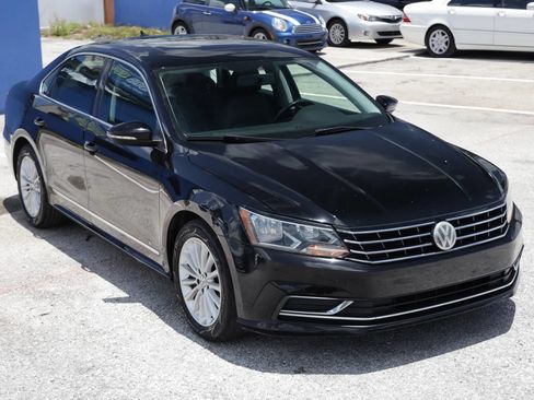 Used 2016 Volkswagen Passat 1.8T SE FWD image 8