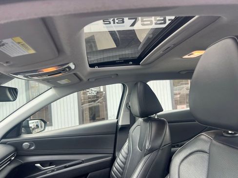 Used 2024 Hyundai Elantra Limited image 12