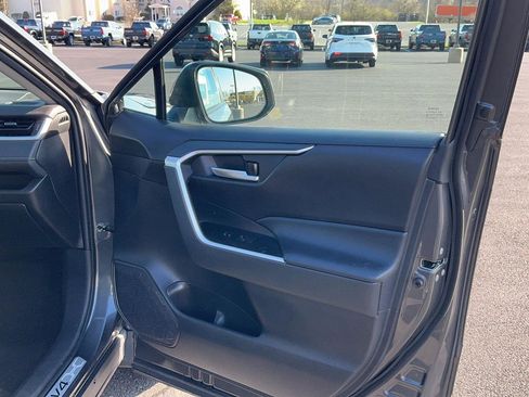Used 2023 Toyota RAV4 XLE Premium image 31