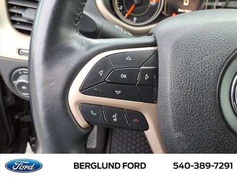 Used 2018 Jeep Cherokee Latitude w/ Altitude Package image 20