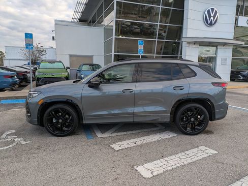 New 2026 Volkswagen Tiguan SE R-Line FWD image 3