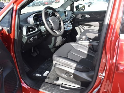 New 2026 Chrysler Pacifica Select FWD image 12