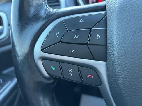 Used 2020 Jeep Grand Cherokee Altitude image 15