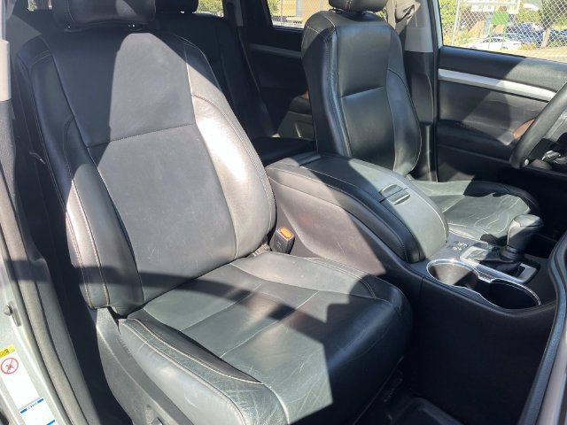 Used 2018 Toyota Highlander XLE AWD/4WD image 29