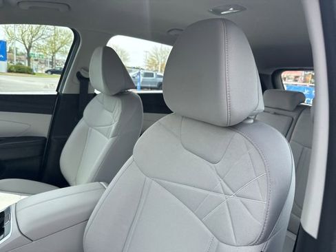 Certified 2025 Hyundai Tucson SE AWD/4WD image 12