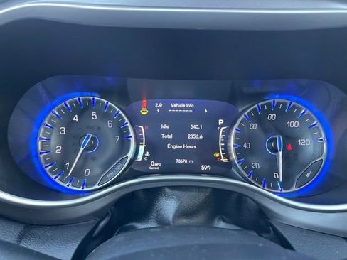 Used 2023 Chrysler Pacifica Touring-L FWD image 17