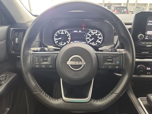 Used 2024 Nissan Pathfinder SV image 11