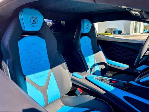 Used 2025 Lamborghini Revuelto image 23