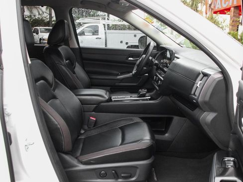 Used 2024 Nissan Pathfinder SL w/ SL Premium Package image 41