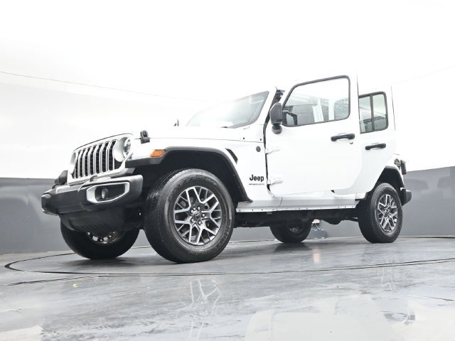 Used 2025 Jeep Wrangler Unlimited Sahara AWD/4WD image 44