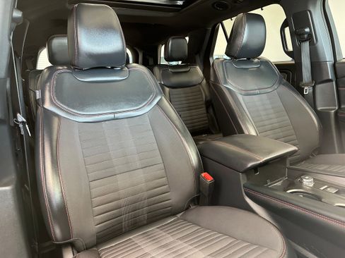 Used 2025 Ford Explorer ST-Line w/ Premium Package AWD/4WD image 18