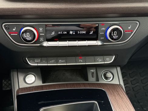Used 2023 Audi Q5 e Premium Plus w/ Premium Plus Package AWD/4WD image 17