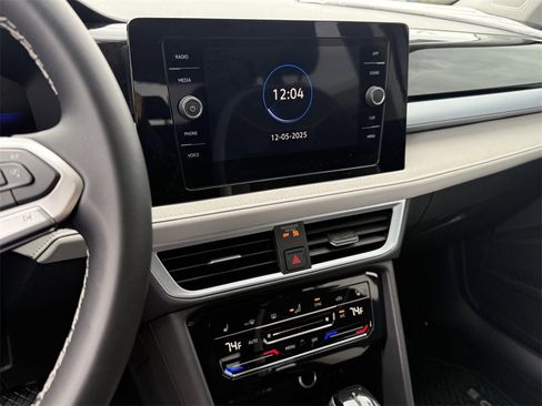 New 2026 Volkswagen Taos SE image 18