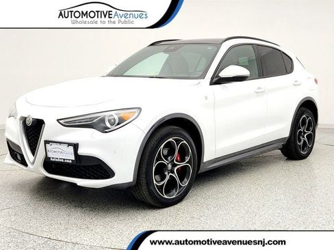 Used 2022 Alfa Romeo Stelvio Ti image 1