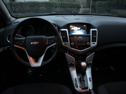 Used 2013 Chevrolet Cruze Eco image 28