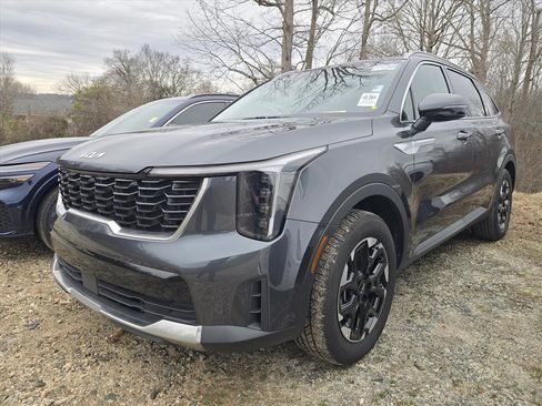 Used 2024 Kia Sorento S image 3