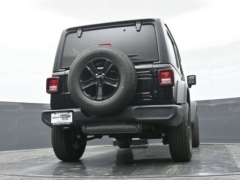 Used 2022 Jeep Wrangler Unlimited Sport AWD/4WD image 38