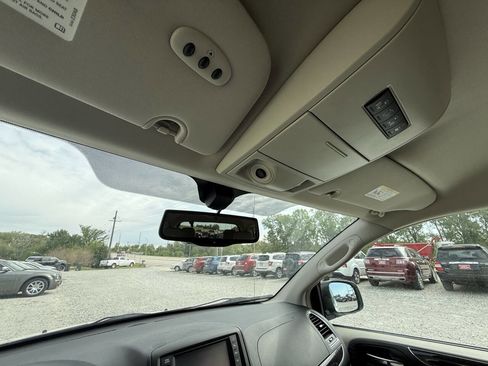 Used 2013 Chrysler Town & Country Touring-L w/ Driver Convenience Group FWD image 24
