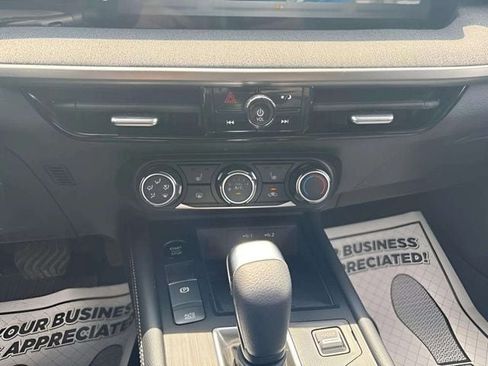 Used 2025 Nissan Kicks SV w/ SV Premium Package AWD/4WD image 9