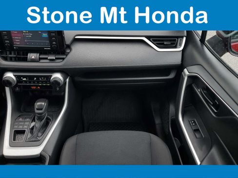 Used 2020 Toyota RAV4 LE AWD/4WD image 16