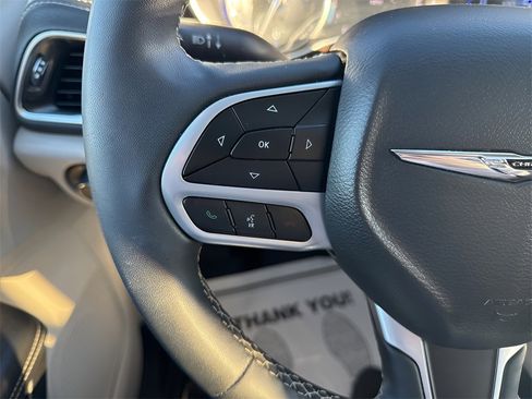 Used 2023 Chrysler Pacifica Limited image 31