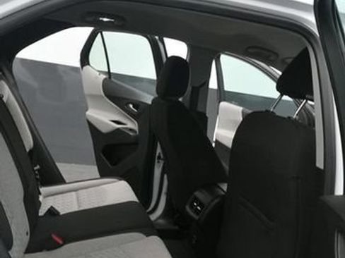Used 2022 Chevrolet Equinox LS AWD/4WD image 16