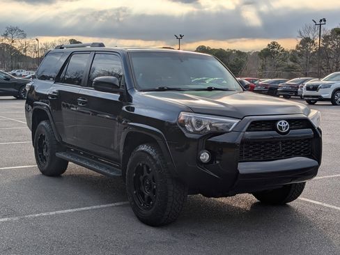 Used 2019 Toyota 4Runner SR5 image 11