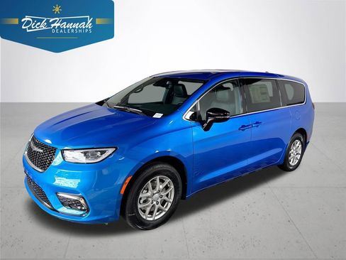 New 2026 Chrysler Pacifica Select FWD image 1