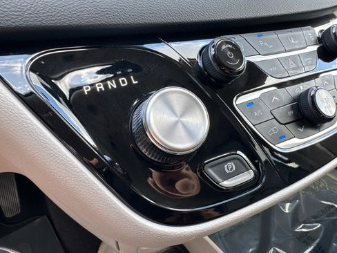 Certified 2023 Chrysler Pacifica Touring-L FWD image 24