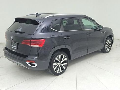 Used 2024 Volkswagen Taos SE image 5