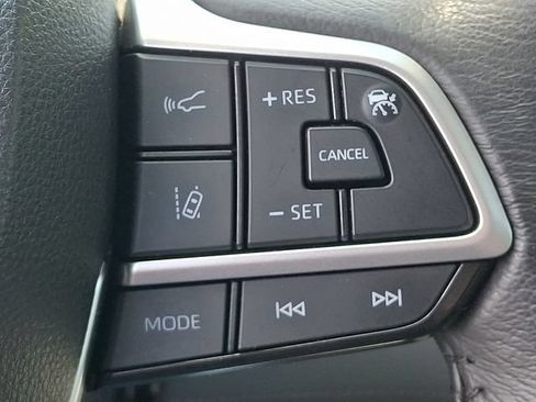 Used 2024 Toyota Sienna XLE FWD image 22
