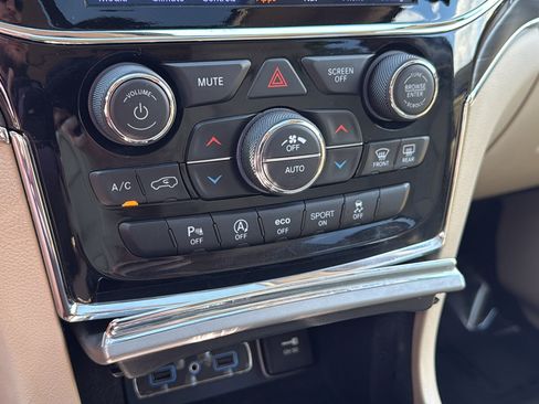 Used 2020 Jeep Grand Cherokee Limited w/ Luxury Group II AWD/4WD image 21
