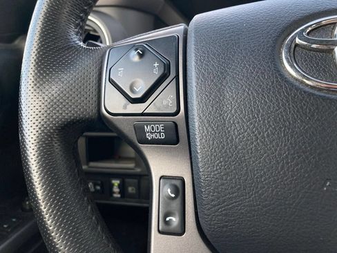 Used 2019 Toyota Tacoma TRD Off-Road AWD/4WD image 11