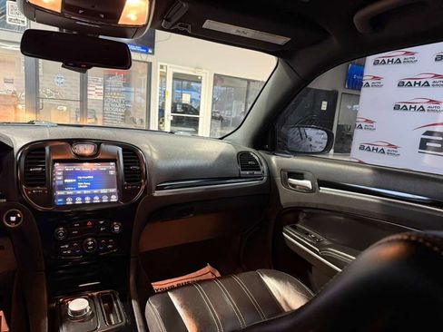 Used 2019 Chrysler 300 S image 22