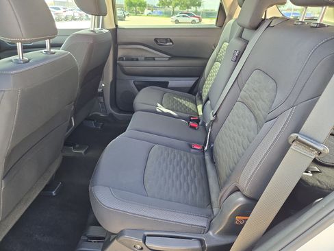 Used 2025 Nissan Pathfinder SV FWD image 27