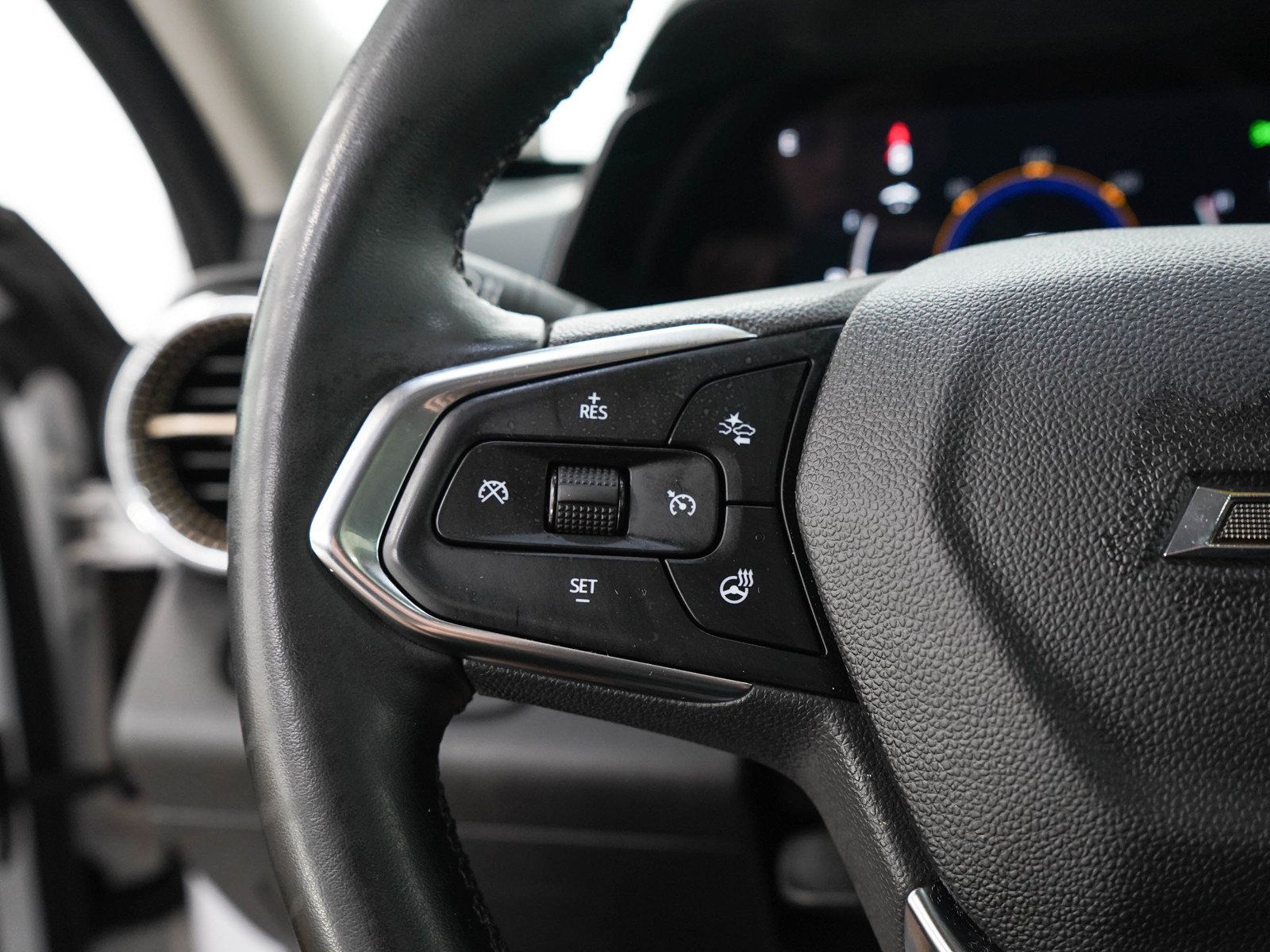 Used 2024 Chevrolet Trax ACTIV w/ Sunroof Package FWD image 24