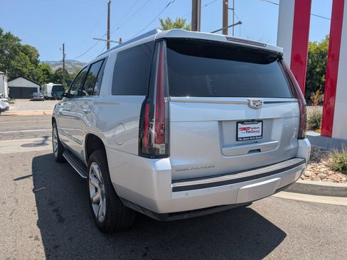 Used 2015 Cadillac Escalade Luxury AWD/4WD image 6