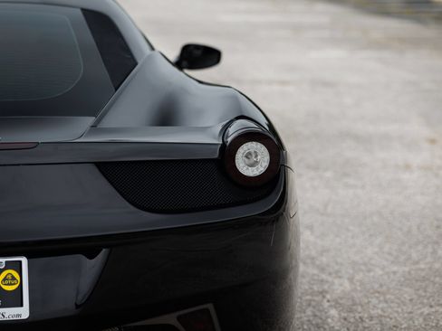 Used 2012 Ferrari 458 Italia Coupe RWD image 16