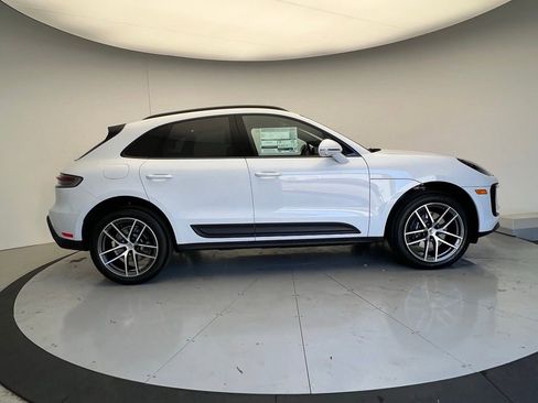 Used 2026 Porsche Macan AWD/4WD image 23