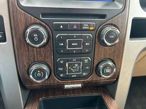 Used 2013 Ford F150 Lariat w/ Lariat Chrome Pkg image 19