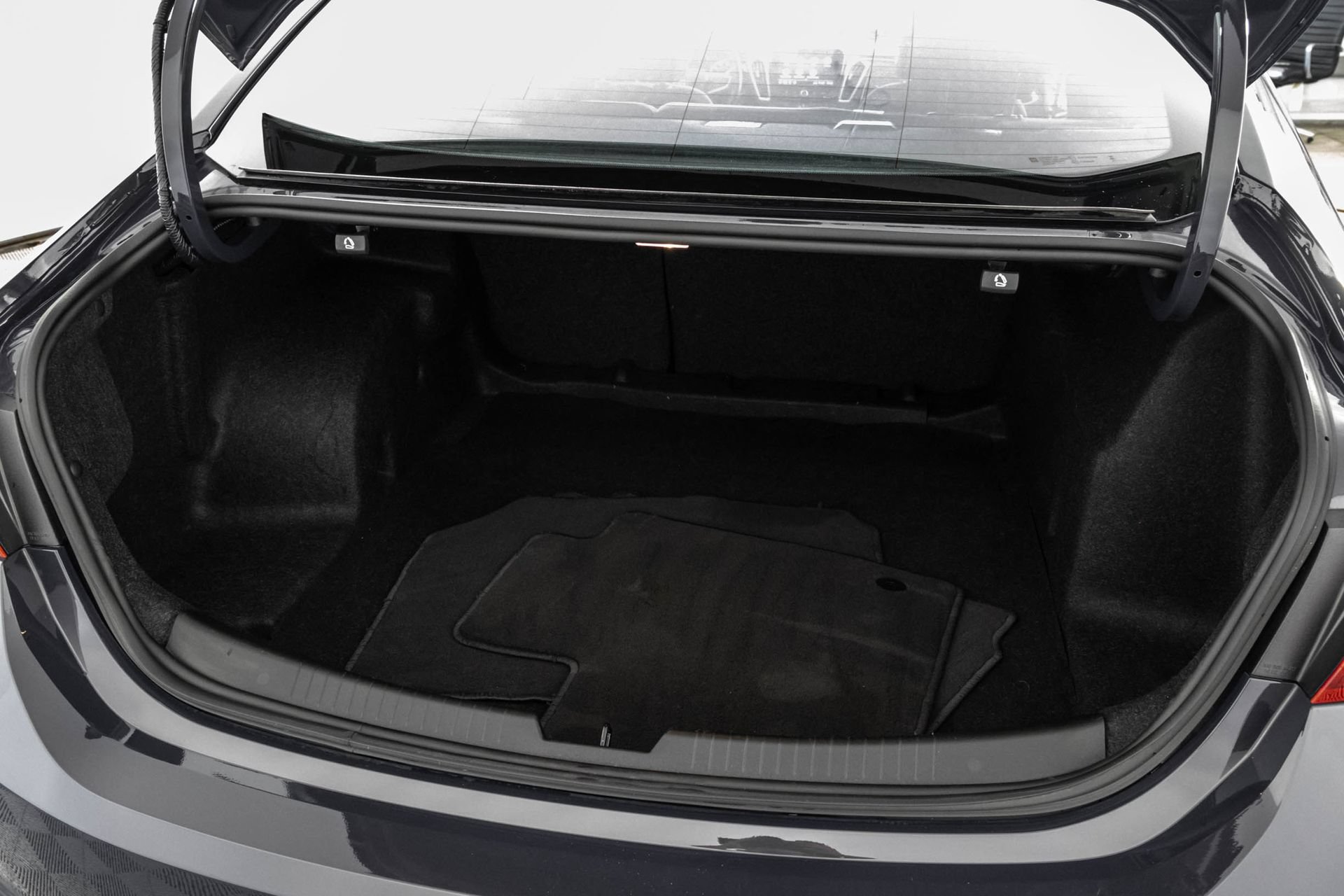 Used 2025 Chevrolet Malibu RS FWD image 37
