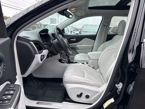 Certified 2021 Jeep Cherokee Limited w/ Elite Package AWD/4WD image 19