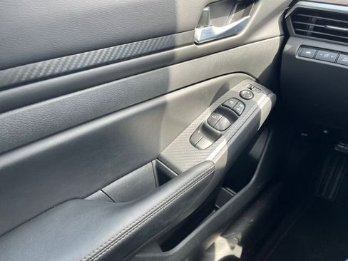 Used 2025 Nissan Altima 2.5 SV image 18