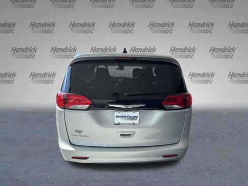 Used 2023 Chrysler Voyager LX FWD image 8
